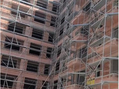 Montimi i skelave ne kantjerin e ndertimit Montimi i skelave ne kantjerin e ndertimit